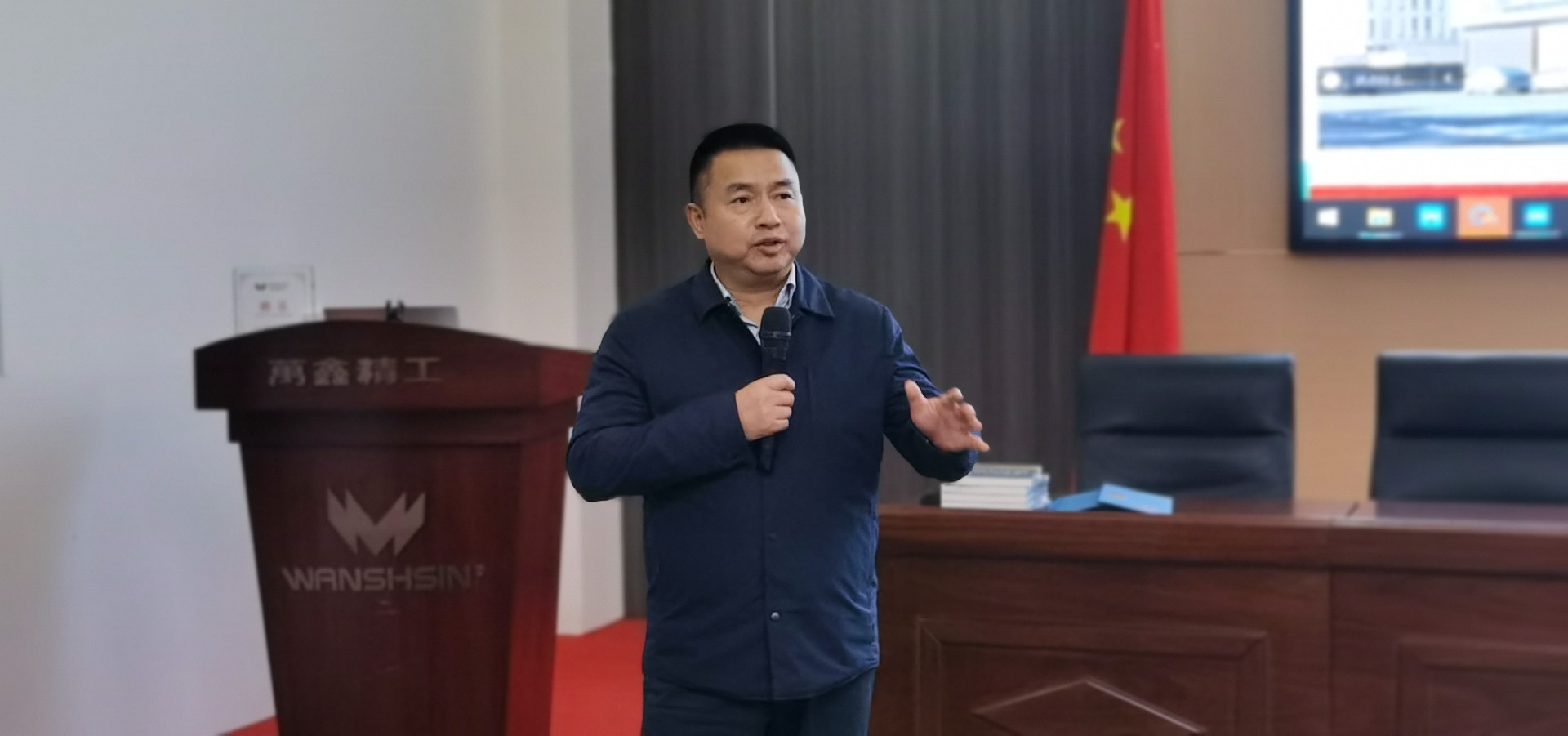 1704292881178817.jpg 5.jpg